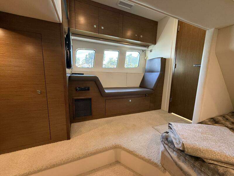 2014 Cruisers Yachts 45 Cantius