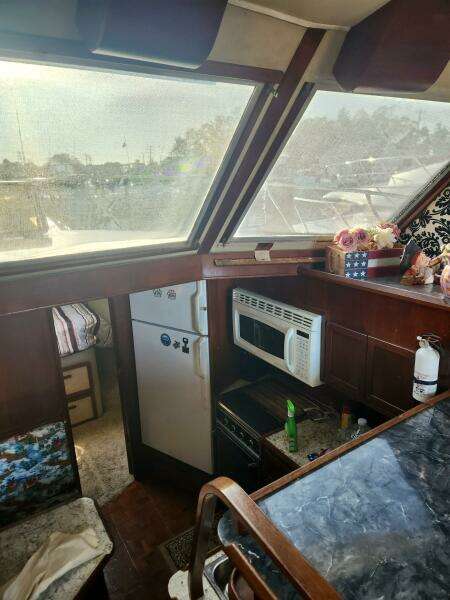 1985 Chris-Craft Catalina 42