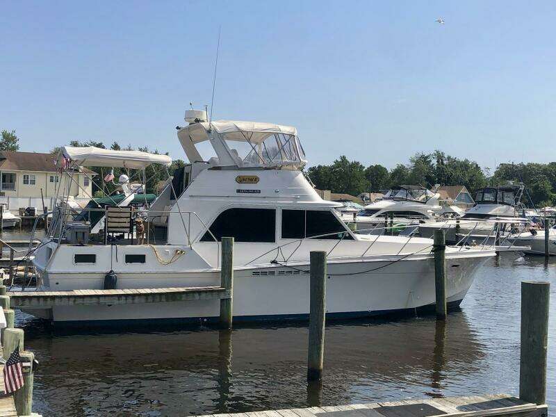 1985 Chris-Craft Catalina 42