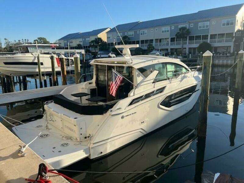 2018 Cruisers Yachts 42 Cantius
