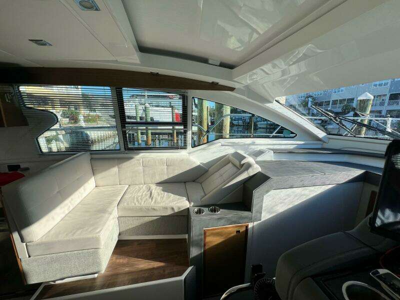 2018 Cruisers Yachts 42 Cantius