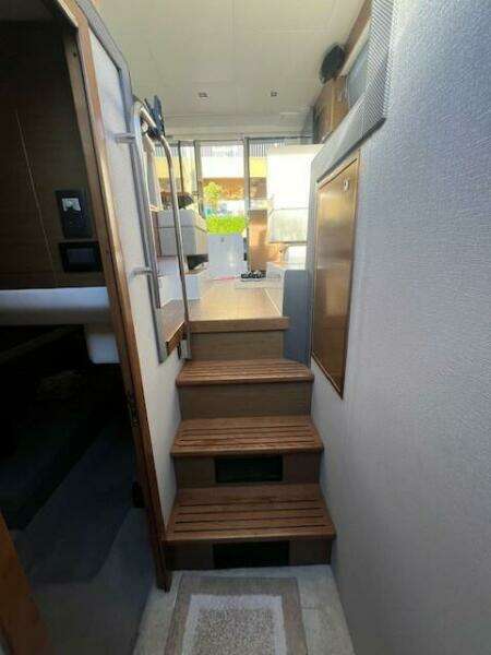 2018 Cruisers Yachts 42 Cantius