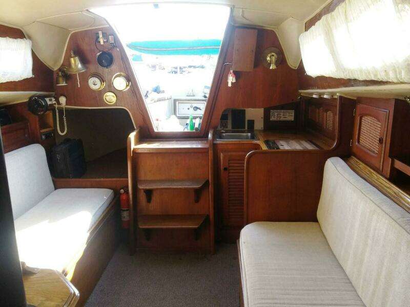1977 Islander 28