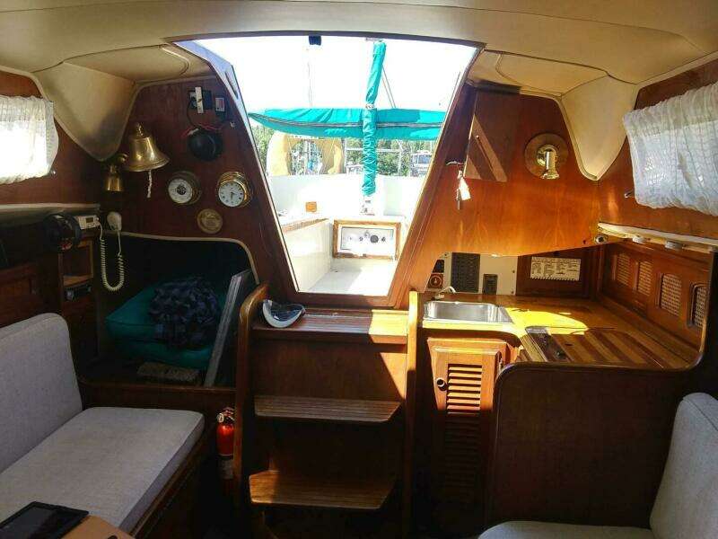 1977 Islander 28