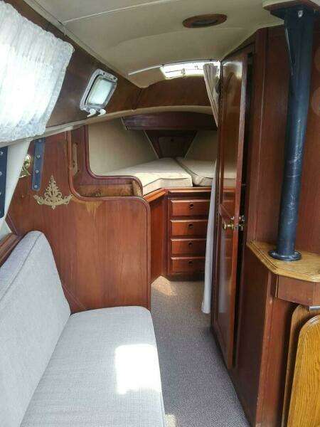 1977 Islander 28