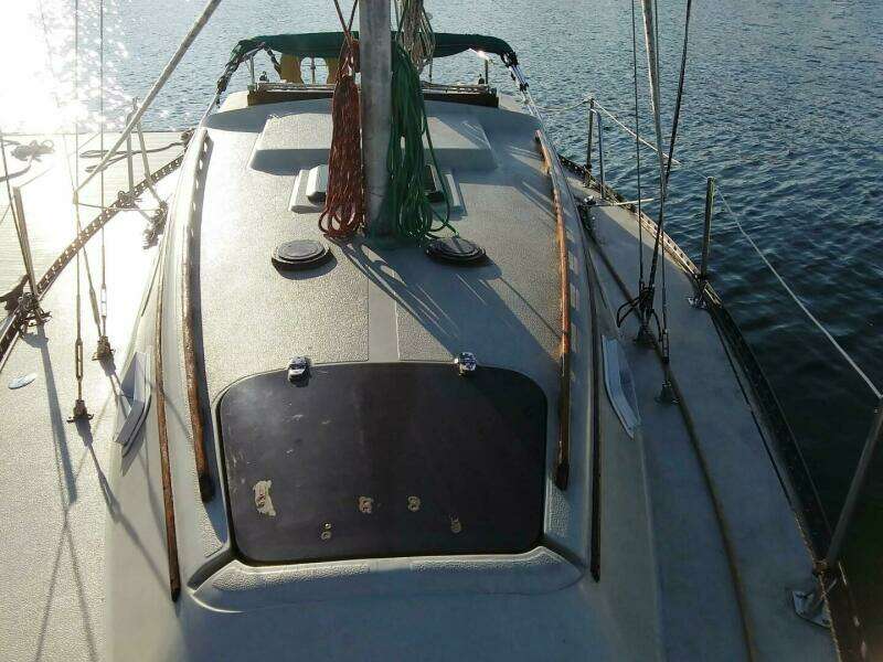 1977 Islander 28