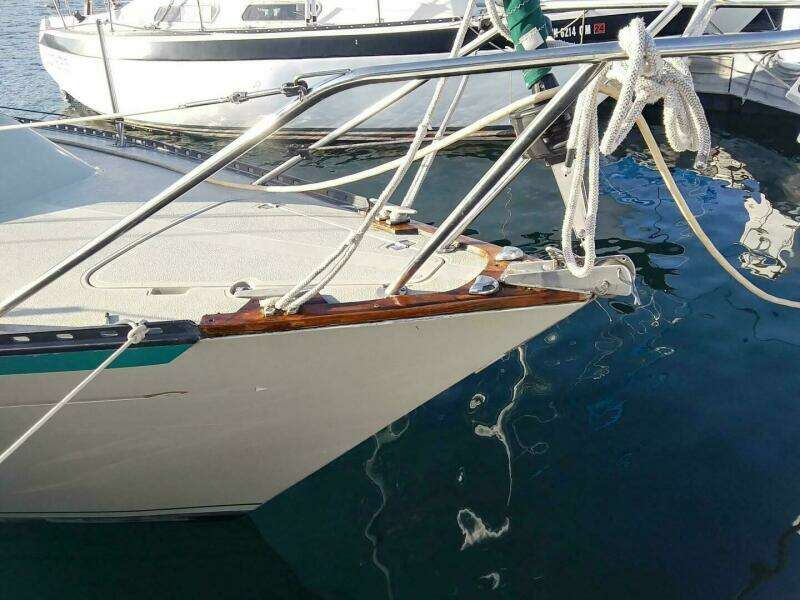 1977 Islander 28
