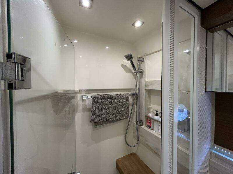 2015 Tiara Yachts C44 Coupe