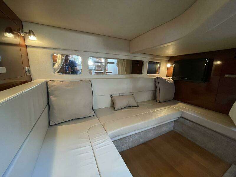2010 Sea Ray 330 Sundancer