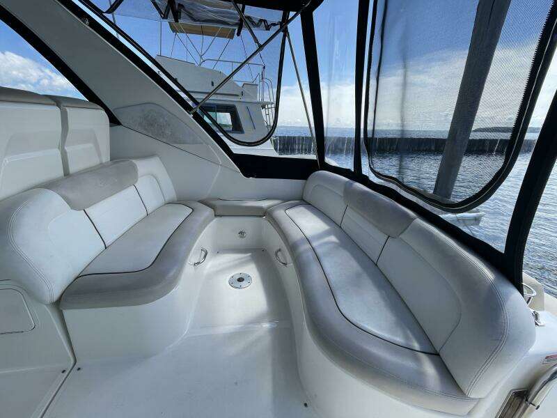 2010 Sea Ray 330 Sundancer