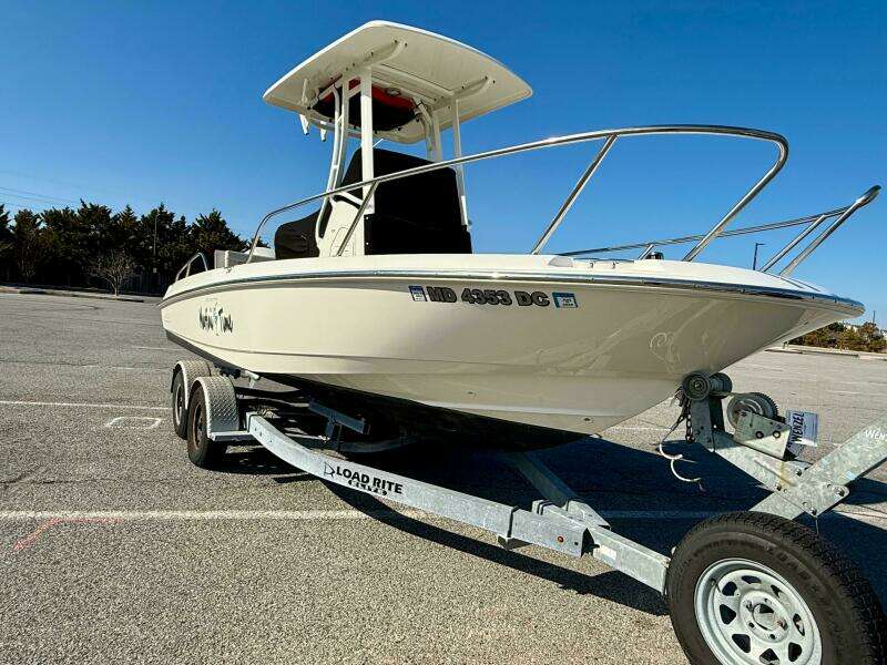 2020 Boston Whaler 210 Dauntless