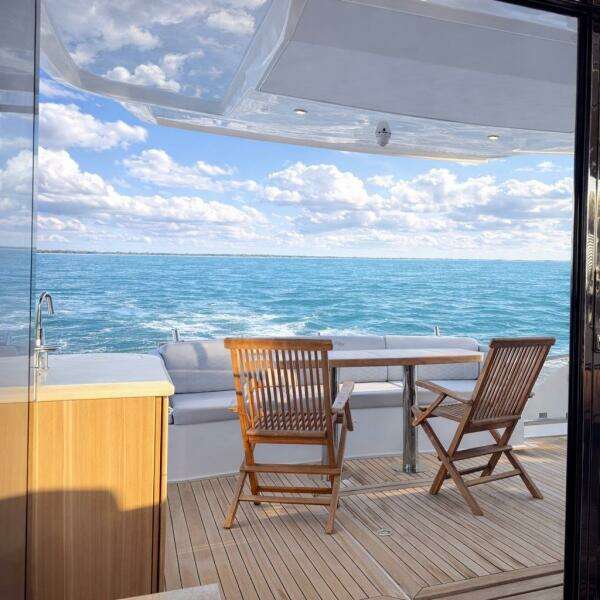 2018 Sea Ray L650 Fly