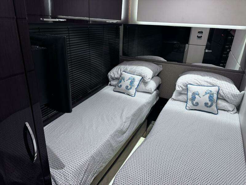 2018 Sea Ray L650 Fly