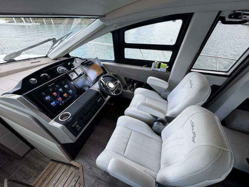 2018 Sea Ray L650 Fly