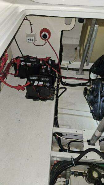 1998 Chris-Craft 320 Express Cruiser