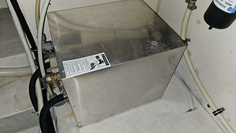 1998 Chris-Craft 320 Express Cruiser