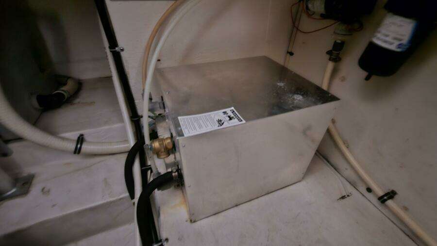 1998 Chris-Craft 320 Express Cruiser