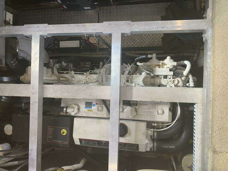 2002 Carver 444 Cockpit Motor Yacht