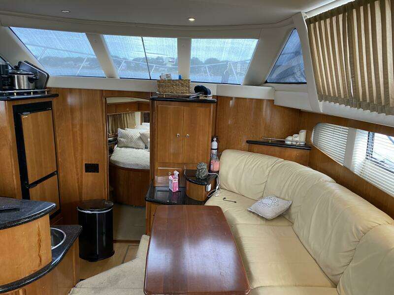 2002 Carver 444 Cockpit Motor Yacht