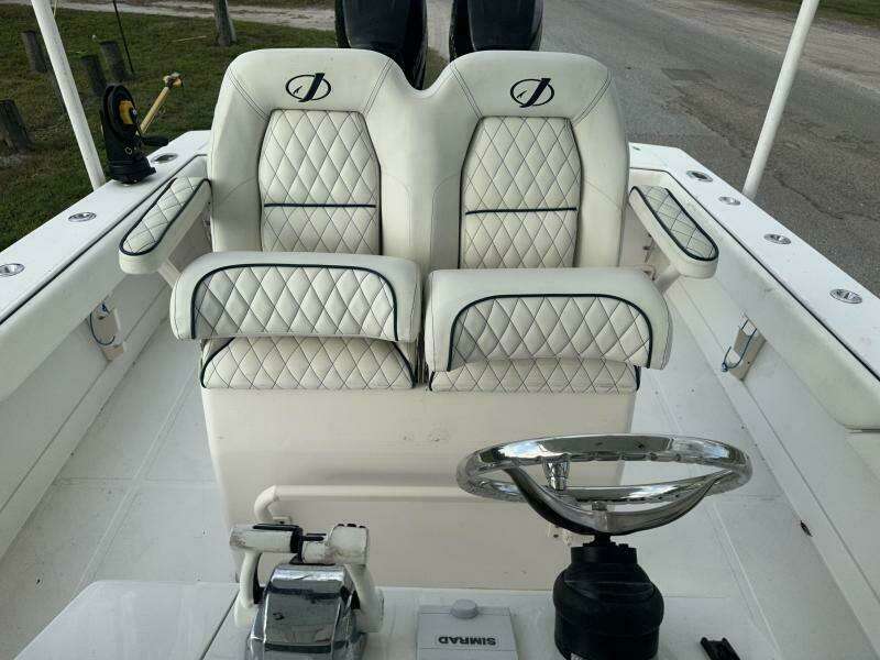 2008 31 Jupiter Center Console