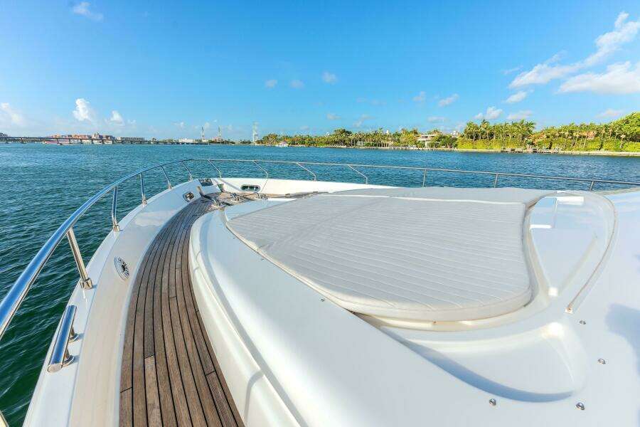 2014 Ferretti Yachts 870