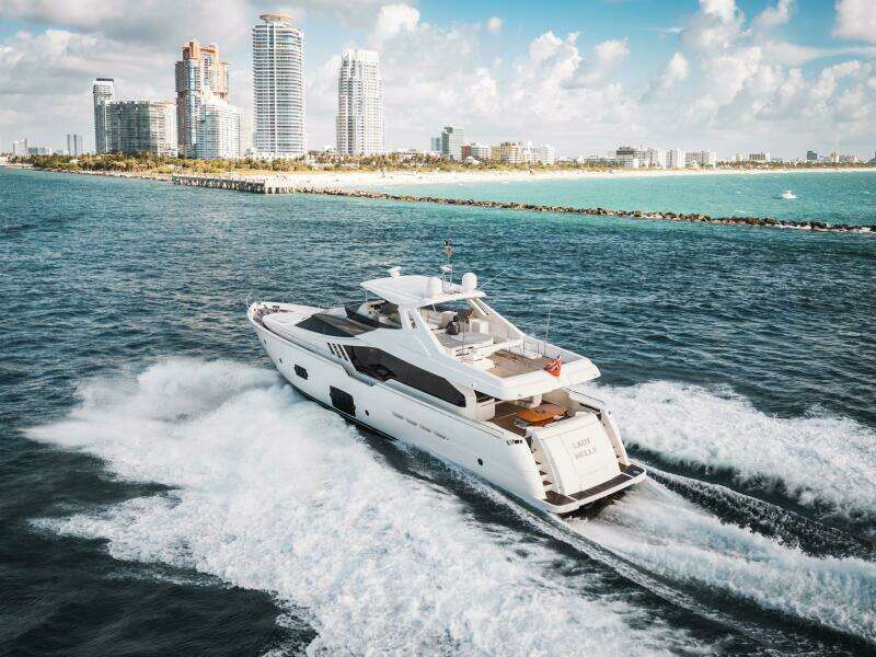 2014 Ferretti Yachts 870