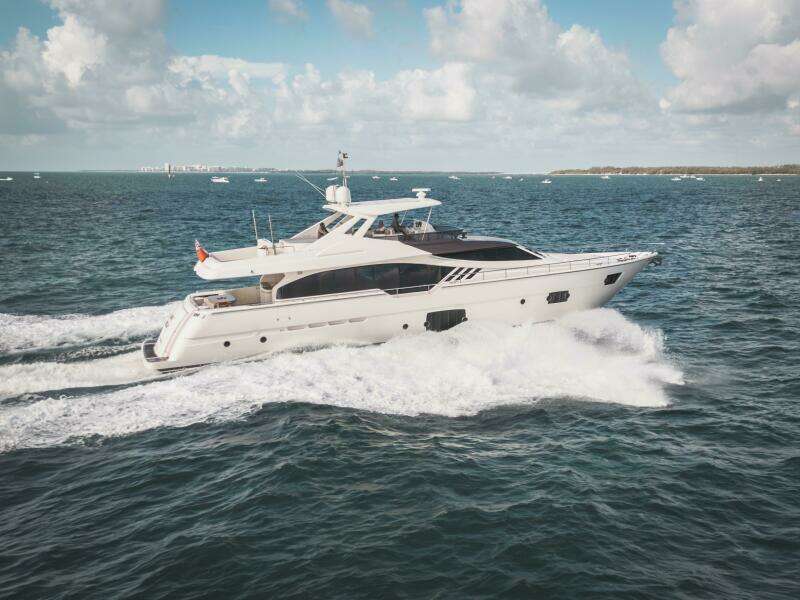 2014 Ferretti Yachts 870