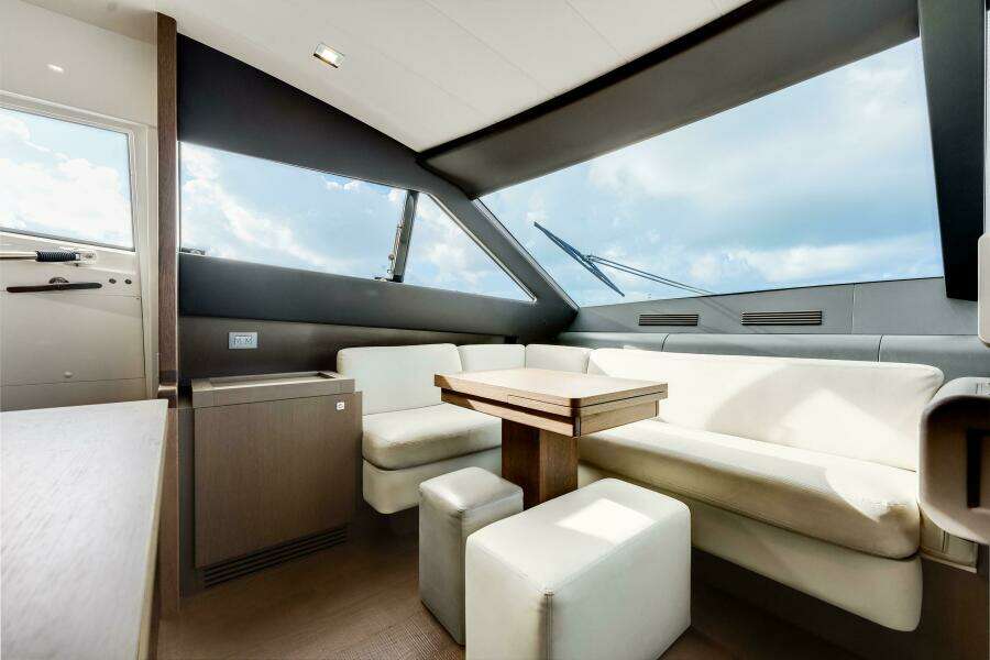 2014 Ferretti Yachts 870