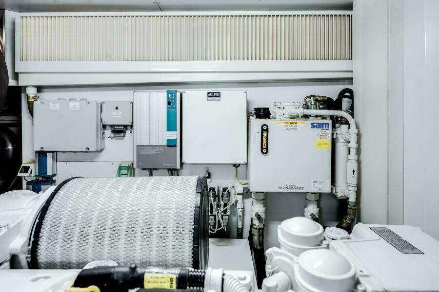 2014 Ferretti Yachts 870