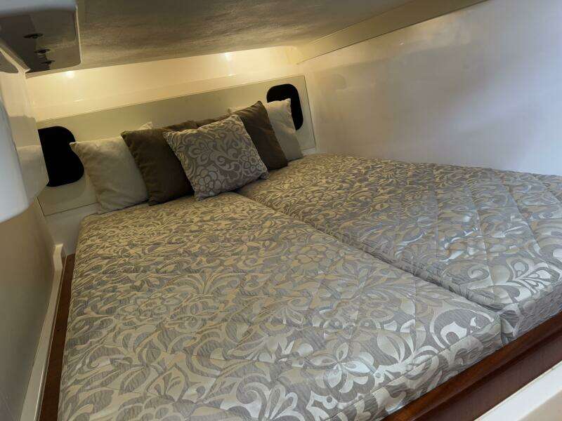 2015 Pursuit 365i Sport Coupe