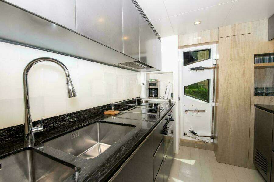 2017 Azimut Flybridge