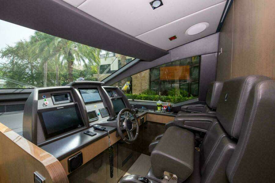 2017 Azimut Flybridge