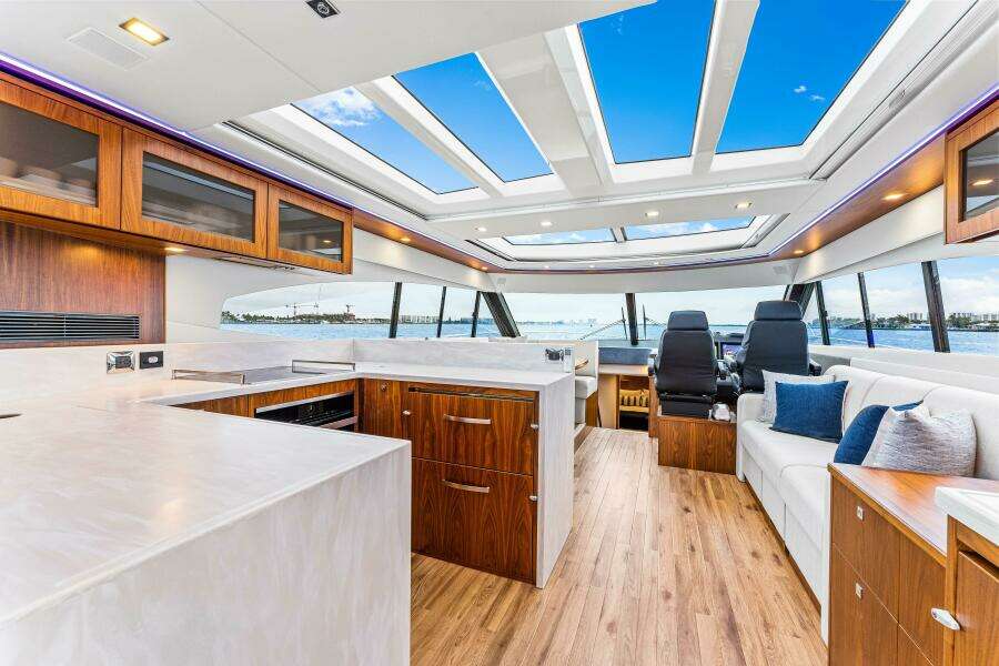 2022 Riviera 6000 Sport Yacht Platinum Edition