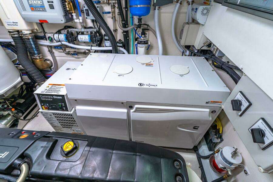 2022 Riviera 6000 Sport Yacht Platinum Edition