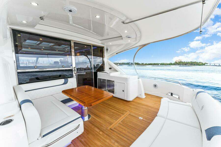 2022 Riviera 6000 Sport Yacht Platinum Edition