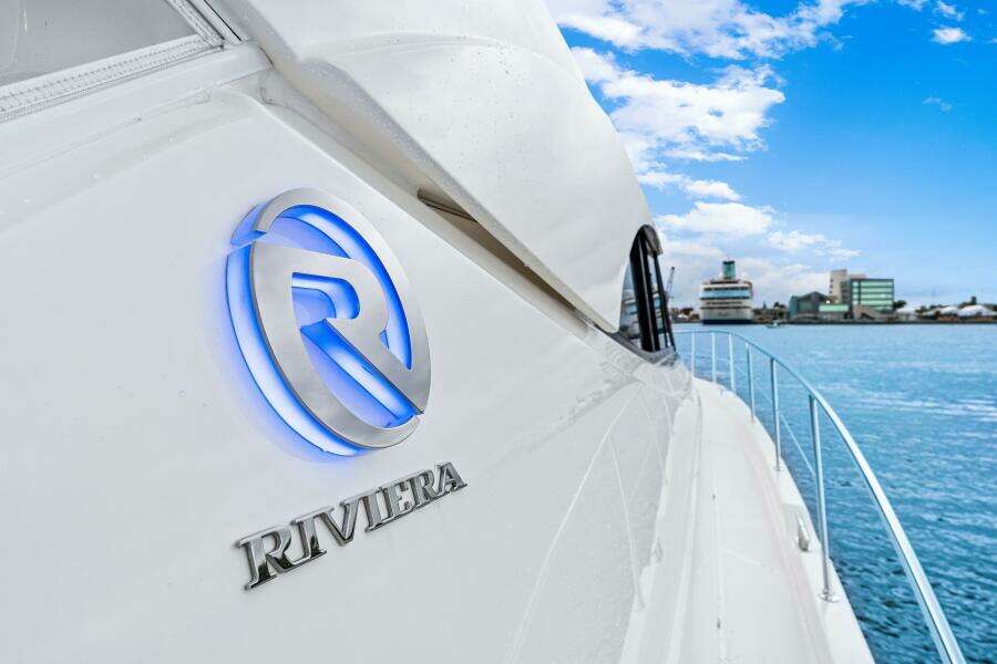 2022 Riviera 6000 Sport Yacht Platinum Edition