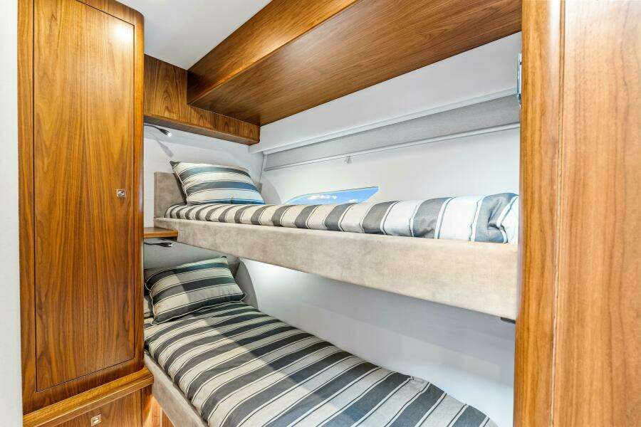 2022 Riviera 6000 Sport Yacht Platinum Edition