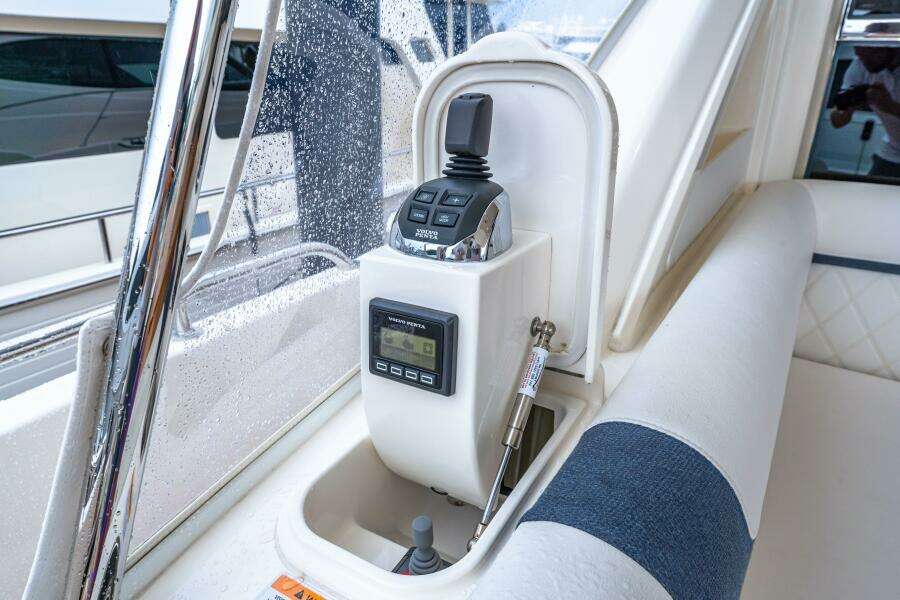 2022 Riviera 6000 Sport Yacht Platinum Edition