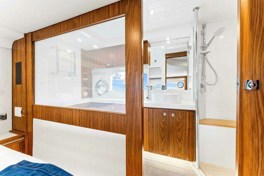 2022 Riviera 6000 Sport Yacht Platinum Edition