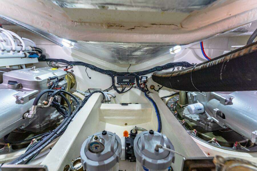 2022 Riviera 6000 Sport Yacht Platinum Edition