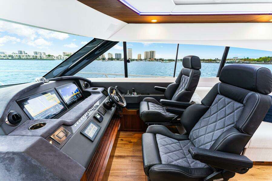 2022 Riviera 6000 Sport Yacht Platinum Edition