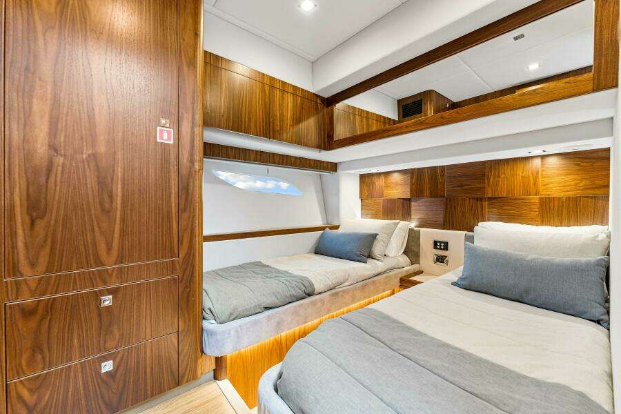 2022 Riviera 6000 Sport Yacht Platinum Edition