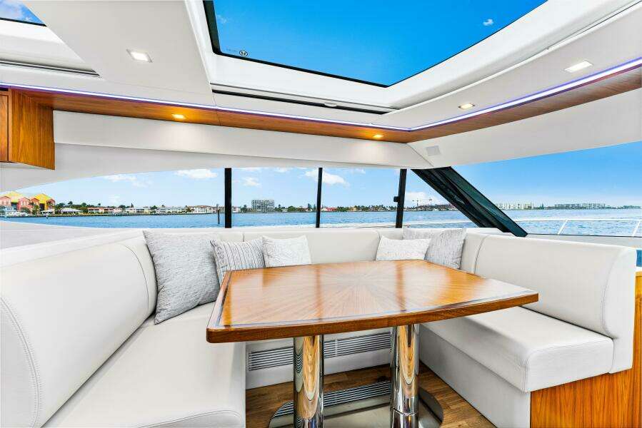 2022 Riviera 6000 Sport Yacht Platinum Edition