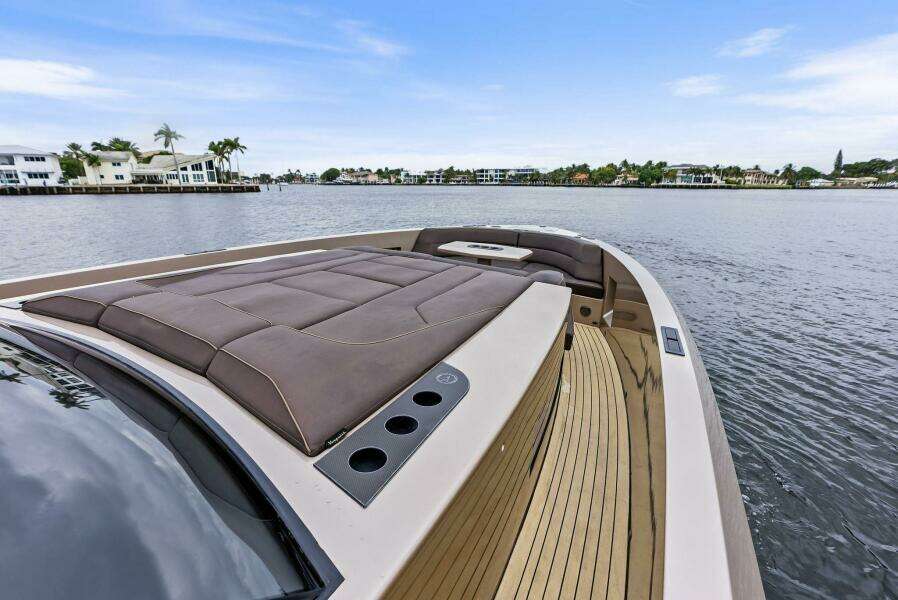 2022 Vanquish Yachts VQ45