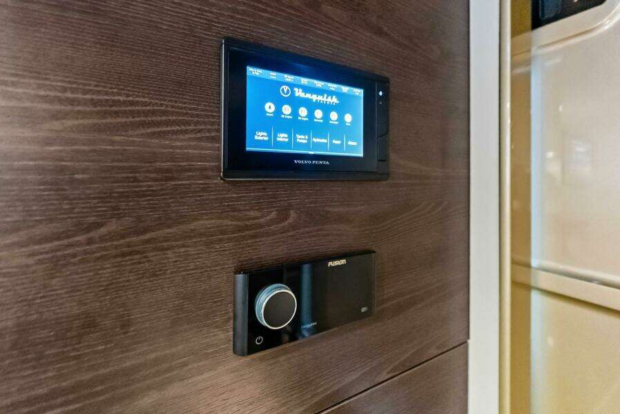 2022 Vanquish Yachts VQ45