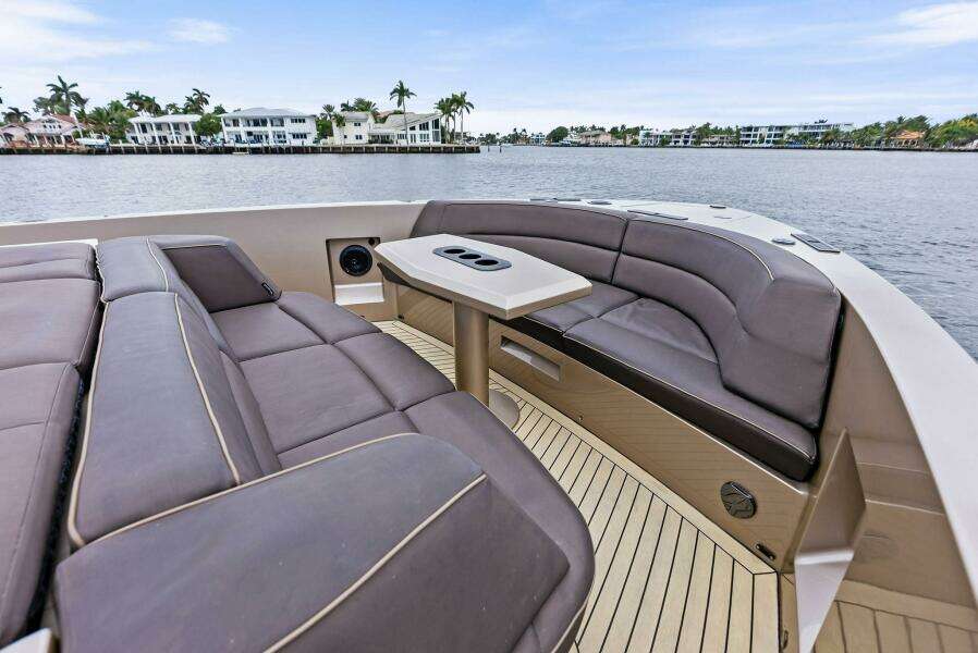 2022 Vanquish Yachts VQ45