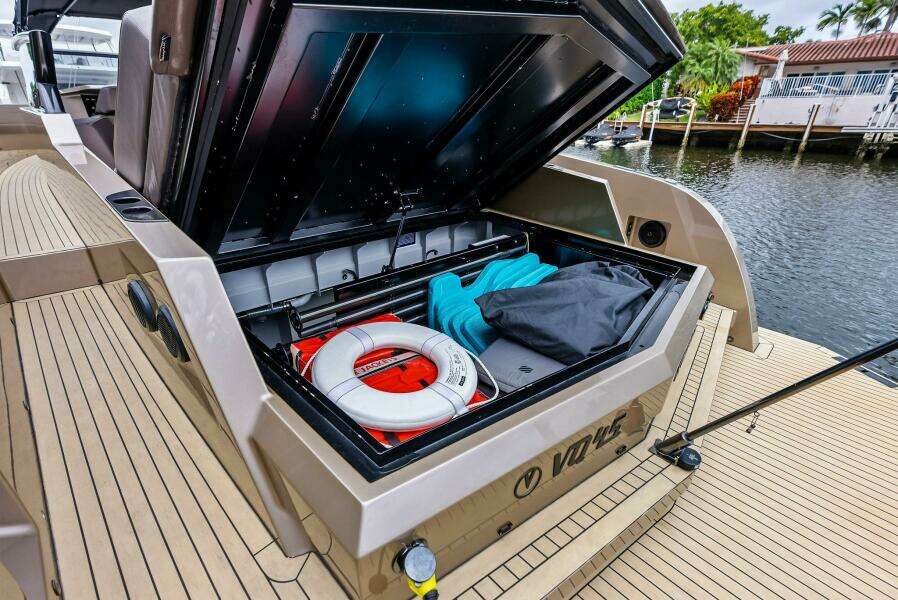 2022 Vanquish Yachts VQ45