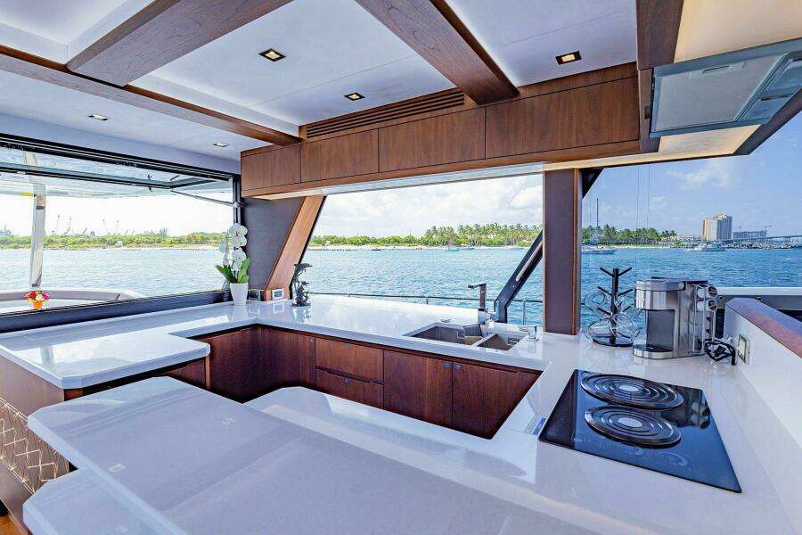 2019 Galeon 640 Fly