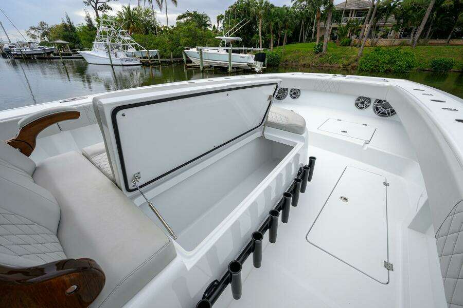 Freeman 42 LR Nitsa - Bow