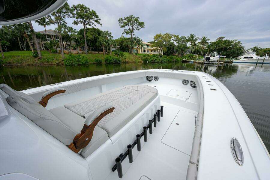 Freeman 42 LR Nitsa - Bow